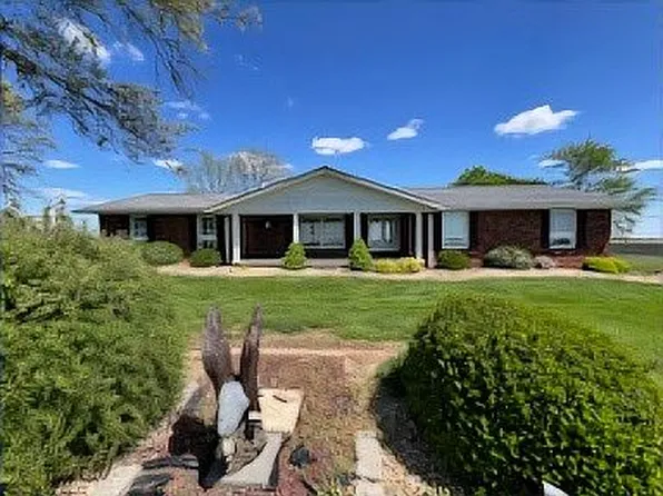 876 State Route 160, Highland, IL 62249