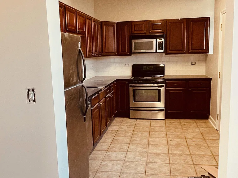 3238 W Berteau Ave #2E — Photo 14