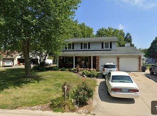 117 Carefree Dr, Chatham, IL 62629