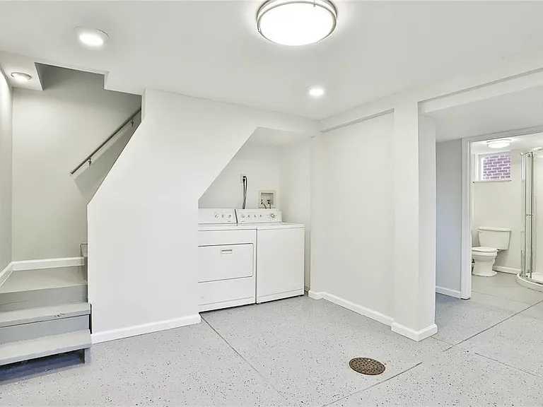 6059 Odell St — Photo 16
