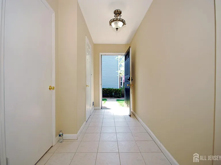 21 Rosewood Ct — Photo 3