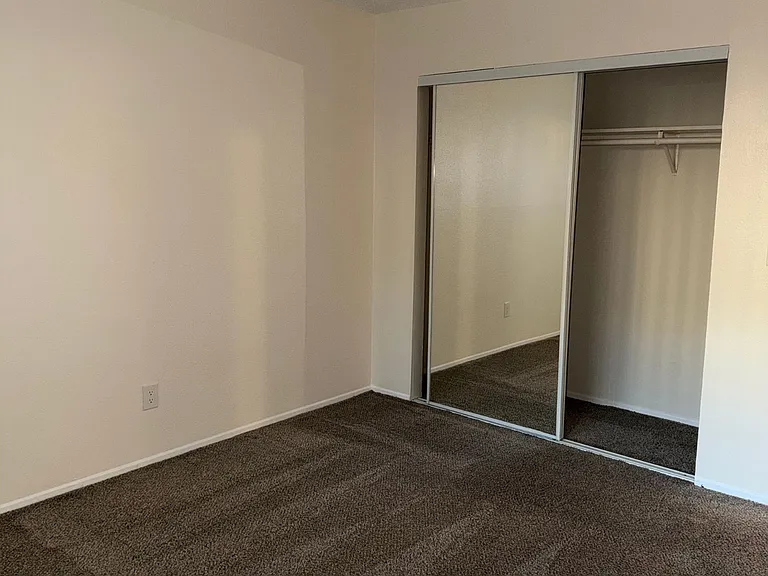 1937 L Ave #17 — Photo 7
