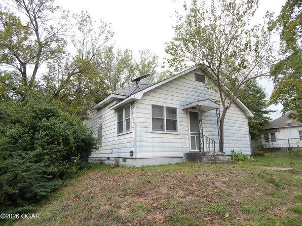 2102 N Saint Charles Ave, Joplin, MO 64801