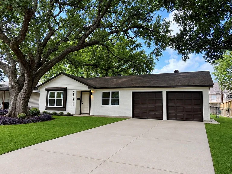 5831 Chinaberry Dr — Photo 1
