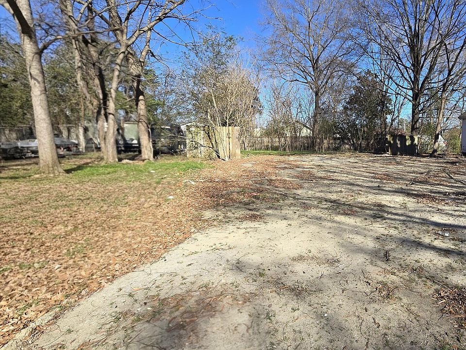 2nd image of 615 Crowell Street E