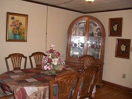 4th image of 1002 Avenue G