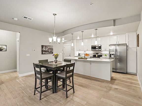 2nd image of 4780 Hahns Peak Dr #102
