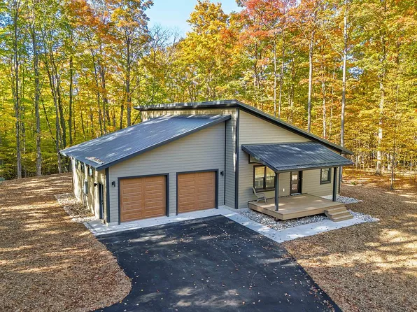 2418 Hawks Eye Dr, Bellaire, MI 49615