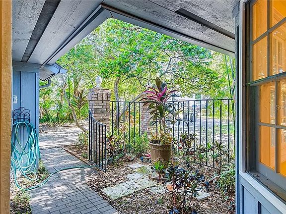 3rd image of 1200 Poinsettia Ave