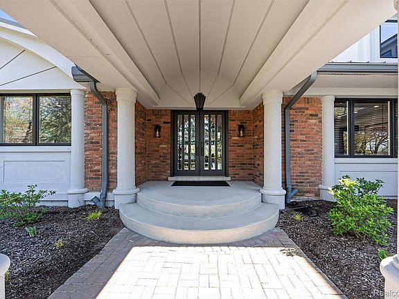 5th image of 2440 Lake Angelus Ln