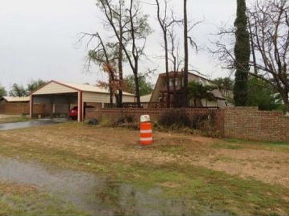 Exterior Neighborhood (street photo)