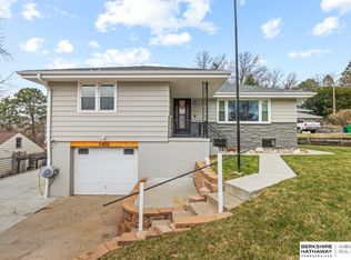 2408 Chandler Rd E, Bellevue, NE 68005