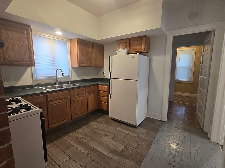 254 W Utica St — Photo 29