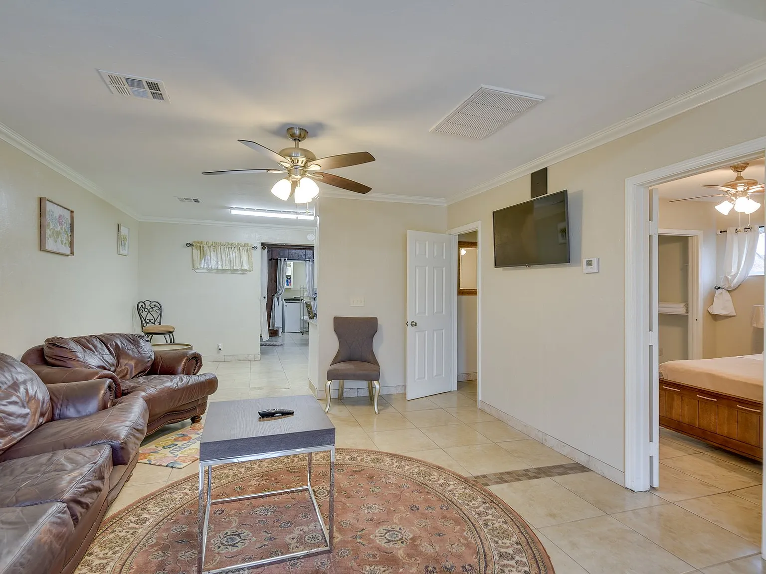 3 bed, $2,500 — Photo 3