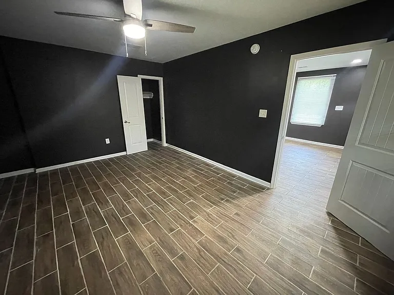 1555 Swan Ave — Photo 3