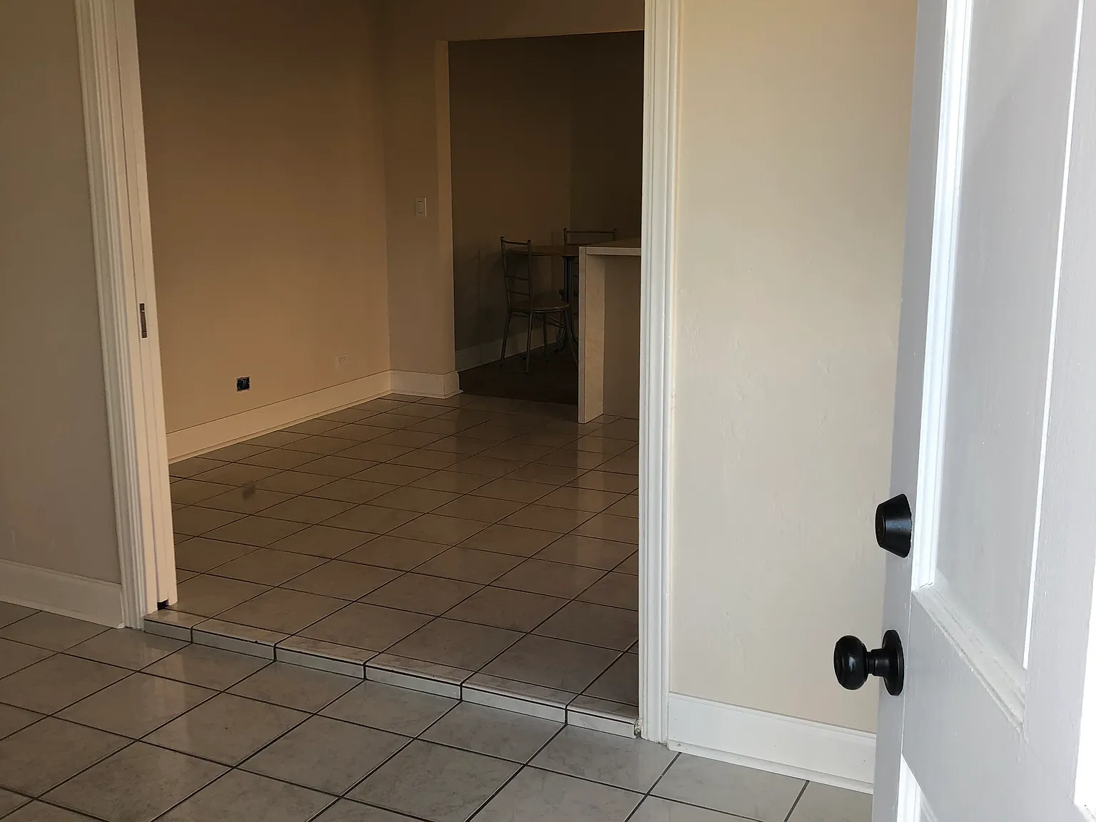 2 bed, 900 sqft, $2,450 — Photo 1