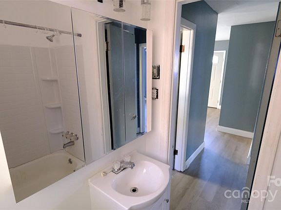 4th image of 2109 Finchley Dr