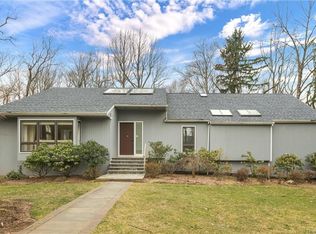 12 Hearthstone Cir, Scarsdale, NY