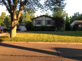 121 Scottsdale Dr, Troy, MI 48084