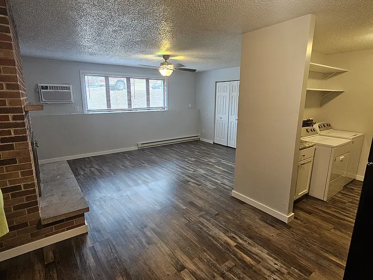 1160 Oakview Dr #6 — Photo 1