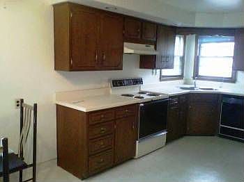 5th image of 908 Royal Blvd