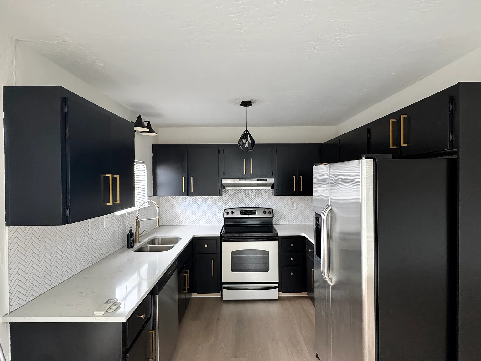 2 bed, 1000 sqft, $2,650 — Photo 3