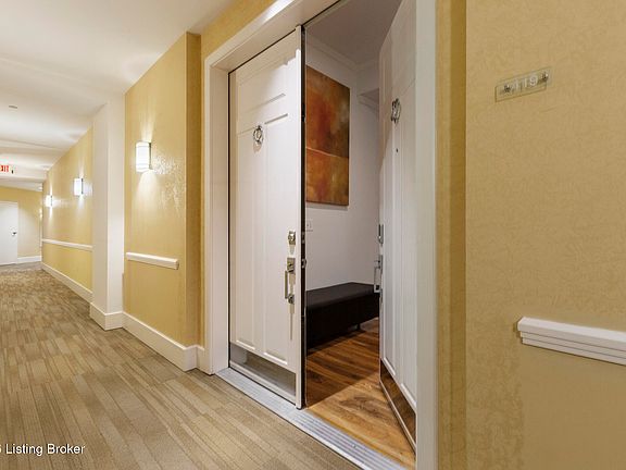 4th image of 324 E Main St Unit 419