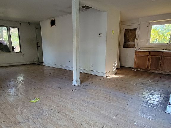 4th image of 334 Oakwood St