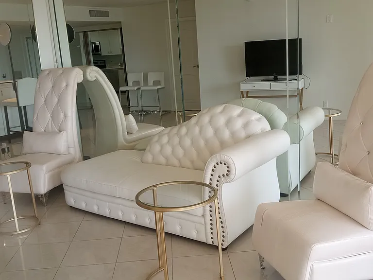 4333 Marina City Dr — Photo 10