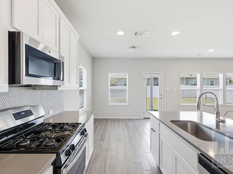 171 Catalina Dr — Photo 8