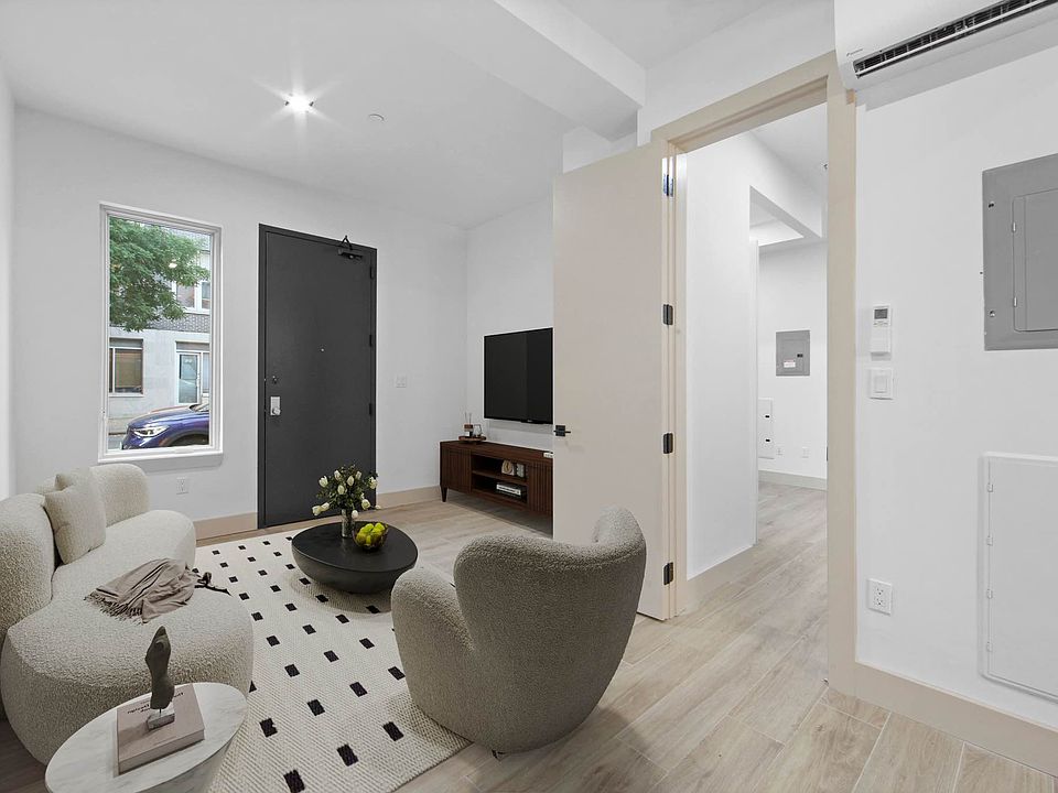 1st image of 110 Meserole St APT 3
