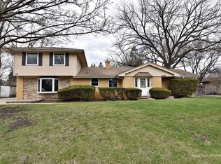 974 Hillcrest Rd, Elgin, IL 60123