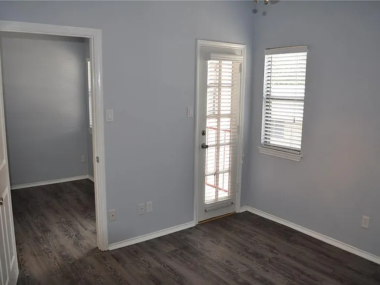 706 W 22nd St #305 — Photo 12