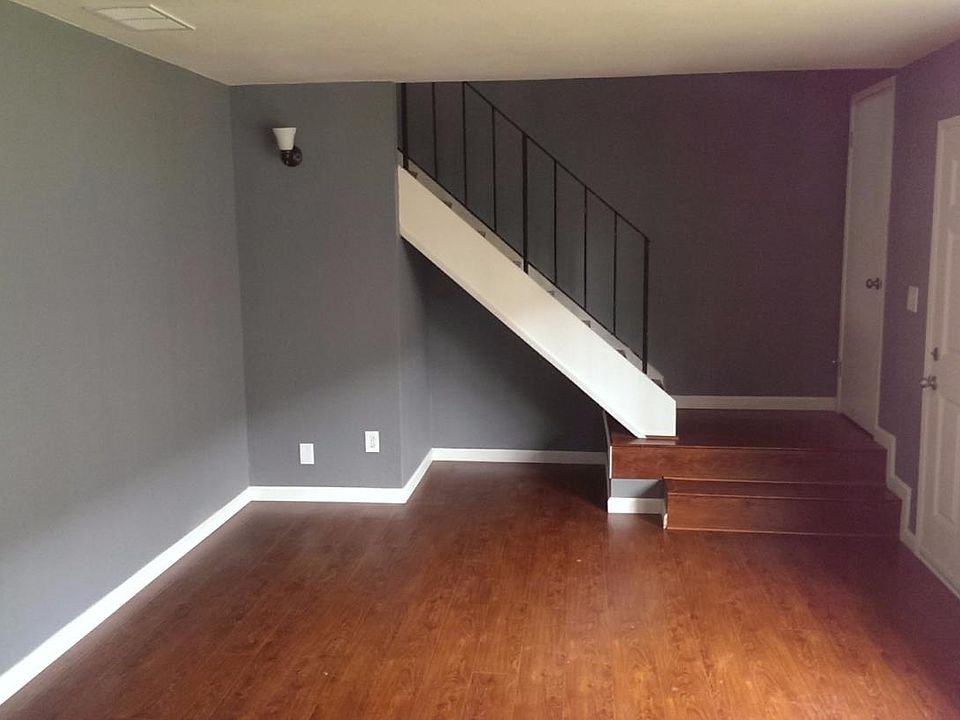 2nd image of 1480 Carmen Ct