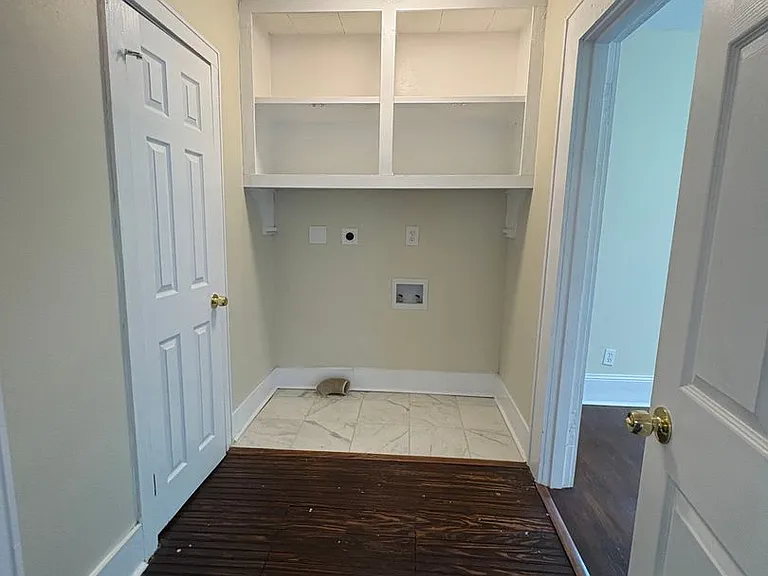 2134 Queens Hwy — Photo 15
