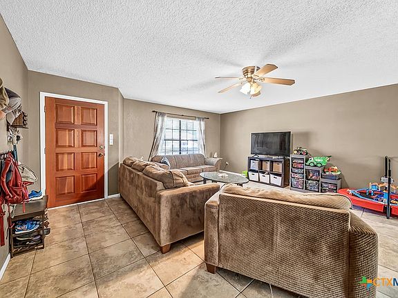 4th image of 1613 Heather Ln