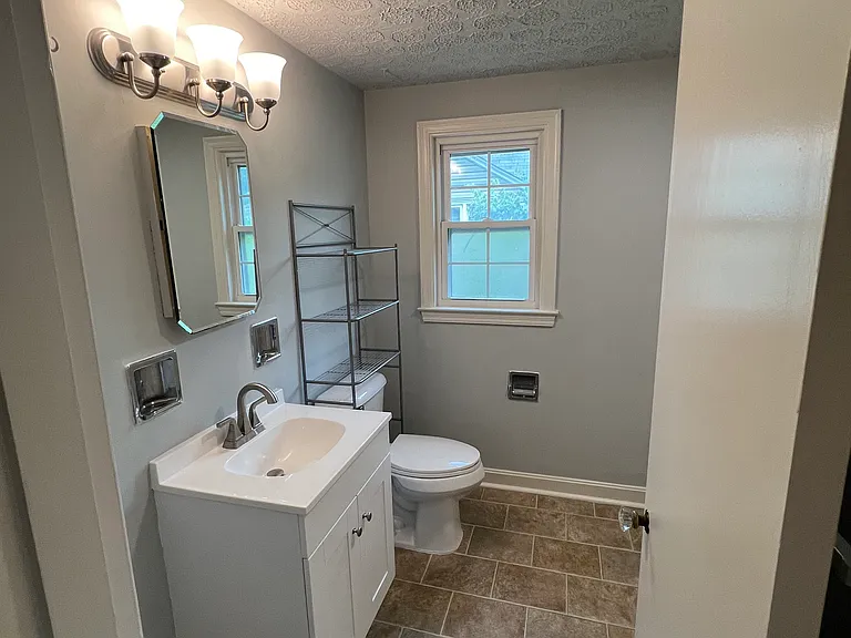 1241 Schiller Ave #2 — Photo 16