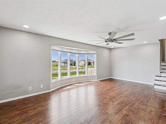 4th image of 124 Lynwood Dr