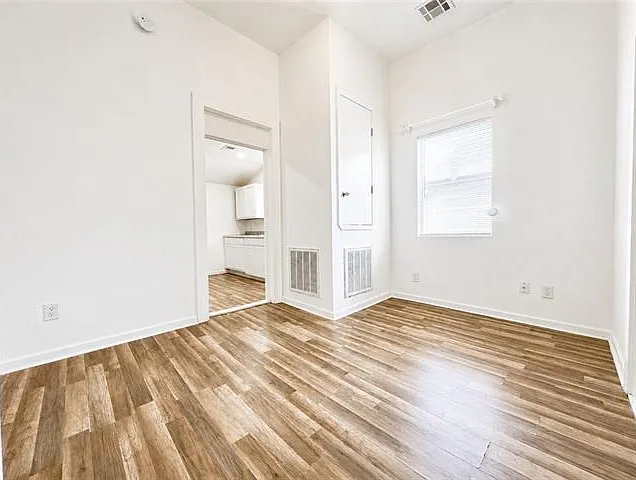 433 Homer St — Photo 7