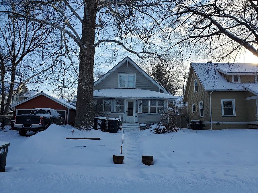 1st image of 911 S 38th Ave