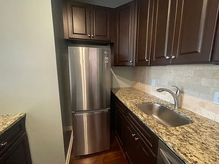 1815 18th St NW #302 — Photo 14