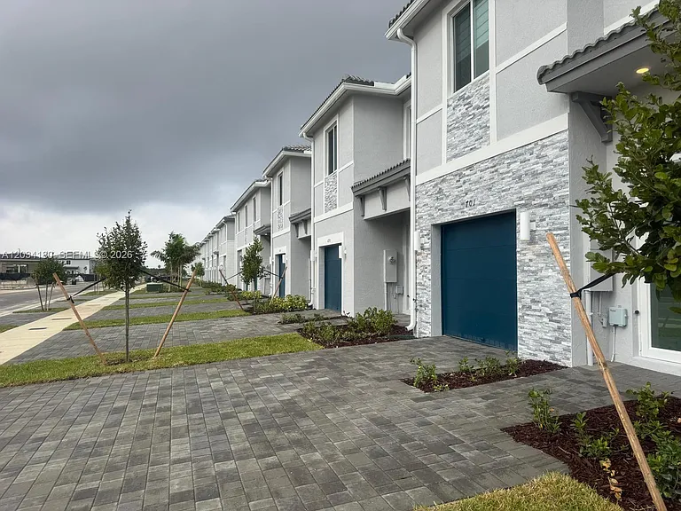 705 SE 13th Street Cir #705 — Photo 38