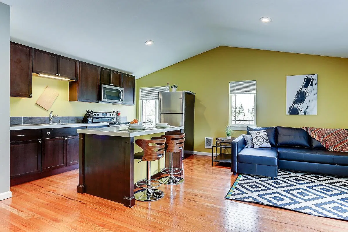 1 bed, 1.5 bath, 800 sqft, $1,650 — Photo 2