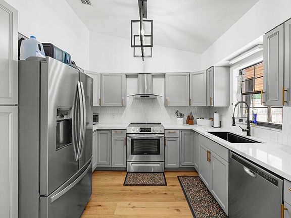 4th image of 25529 SW 18th Ave