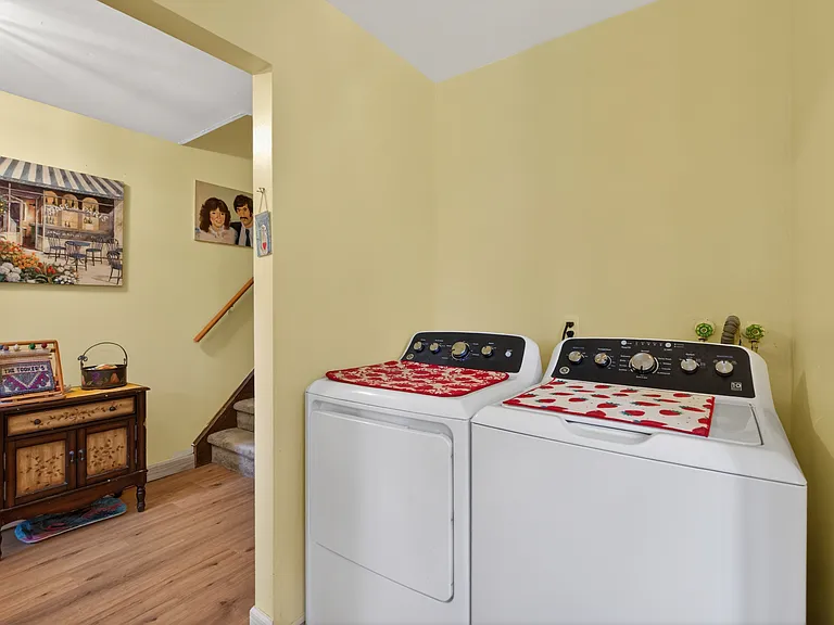 54 Whitman Ct — Photo 13