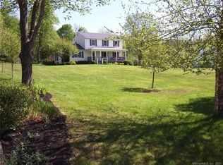 52 Meadowland Dr, Gaylordsville, CT 06755