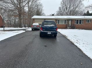 1024 Country Ln, Winston Salem, NC 27107