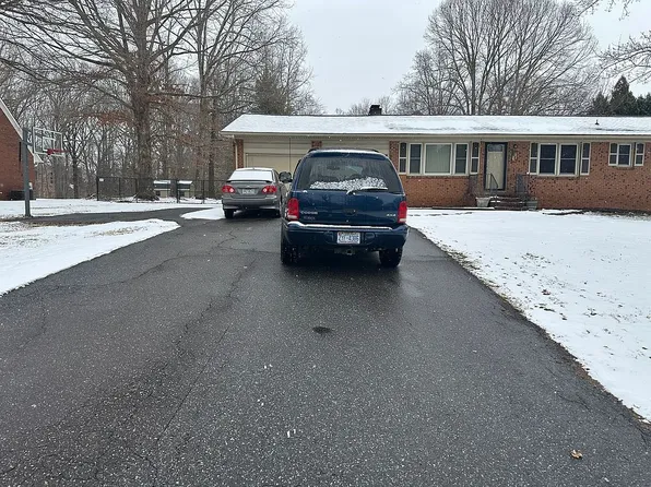 1024 Country Ln, Winston Salem, NC 27107