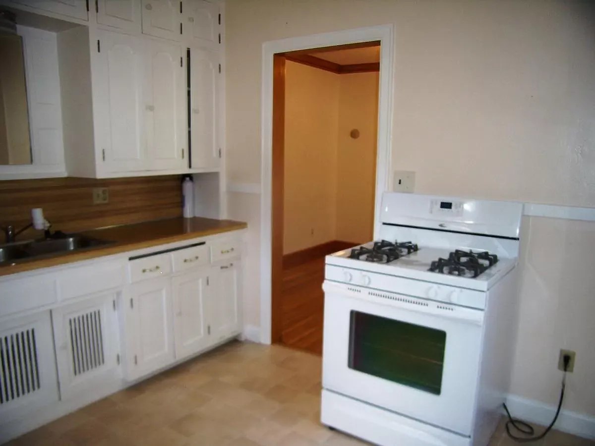 4 bed, 1.5 bath, $2,300 — Photo 4