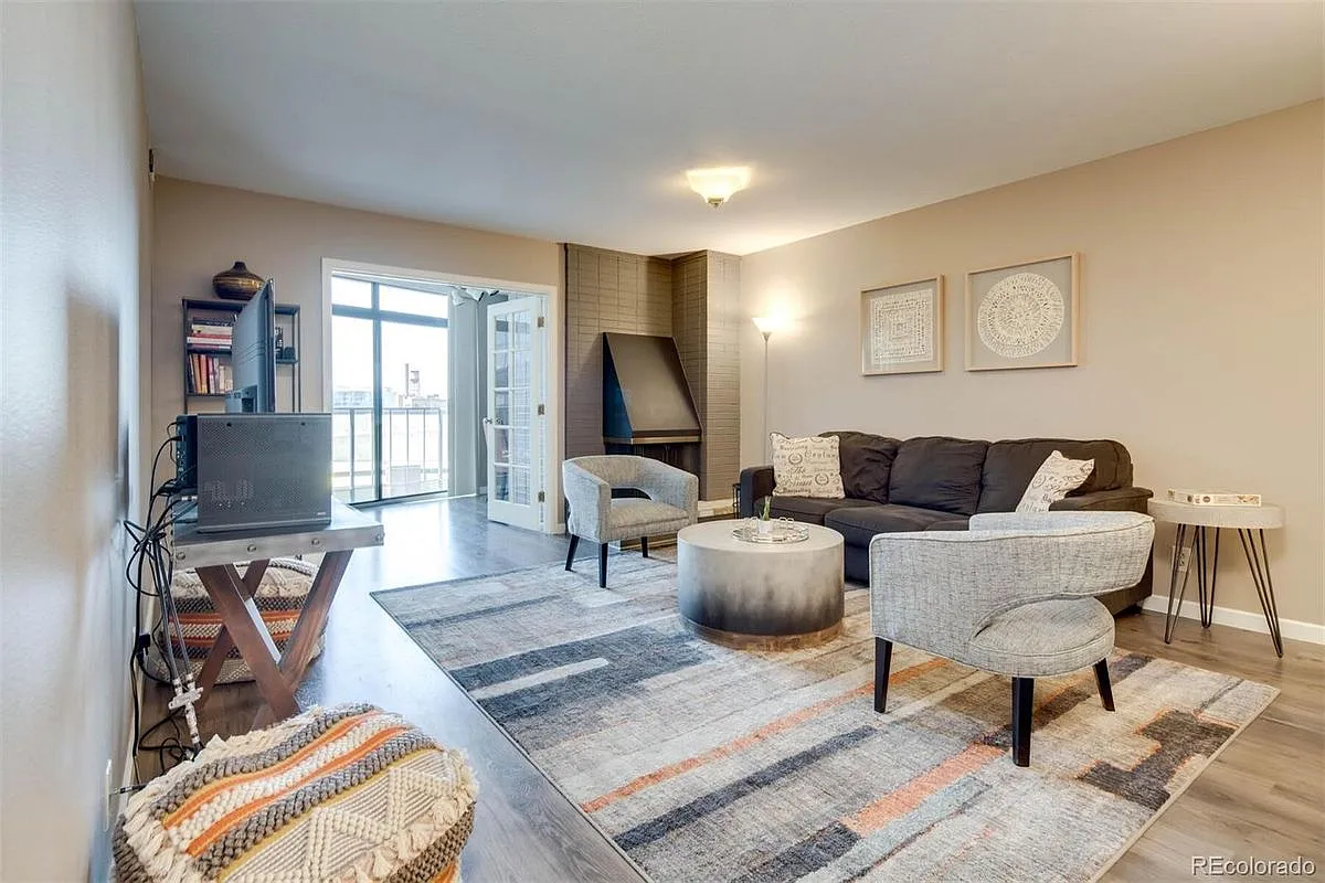 2 bed, 1.0 bath, 1080 sqft, $3,200 — Photo 1